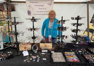 Schutzengel-aus-Glasperlen-auf-unserem-Hofmarkt
