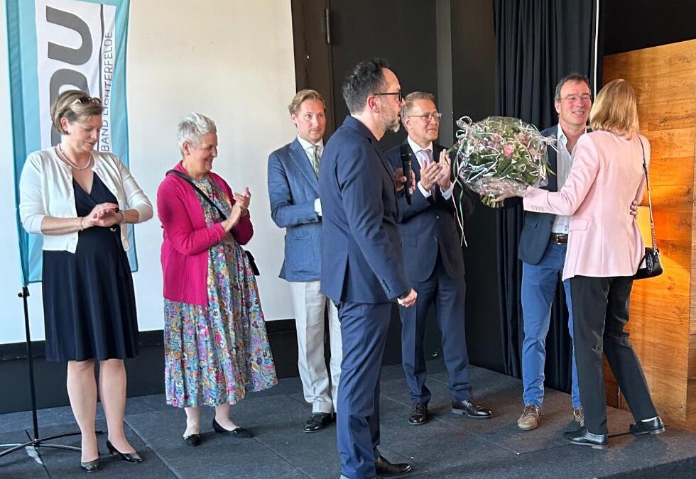 CDU-MAIBOWLE MIT BLUMEN FÜR DEN FAMILIENZUWACHS